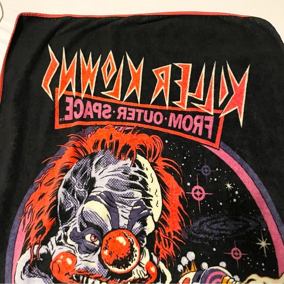 Steven Rhodes Killer Klowns from Outer Space Blanket - Picture 12 of 16